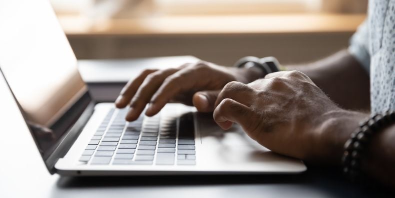 10 examples of blogs built on HubSpot feature image